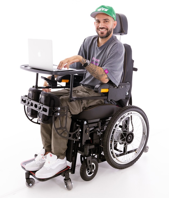 Elektrický invalidný vozík s vertikálnym zdvihom