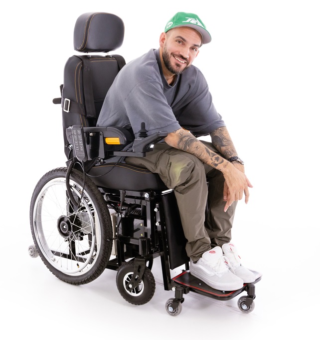 Elektrický invalidný vozík s vertikálnym zdvihom