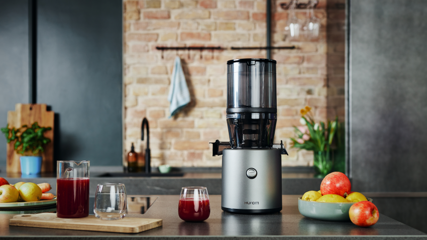 Odšťavovač Hurom H320N, titánovo sivý