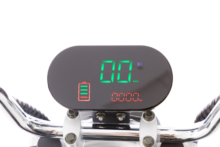 Elektrický Chopper UNIZDRAV PRO trojkolesový – výkonný 2000 W motor - POUŽÍVANÝ A NAJAZDENÝCH 60 KM