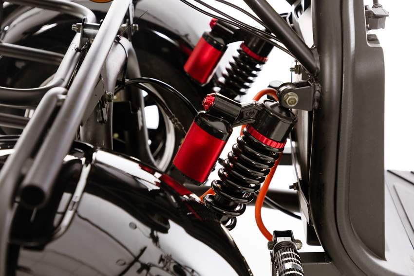 Elektrický Chopper UNIZDRAV PRO trojkolesový – výkonný 2000 W motor - POUŽÍVANÝ A NAJAZDENÝCH 60 KM
