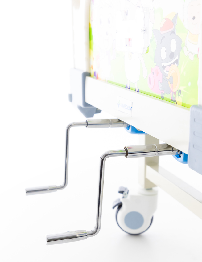 Detská mechanická polohovacia posteľ s matracom UNIZDRAV