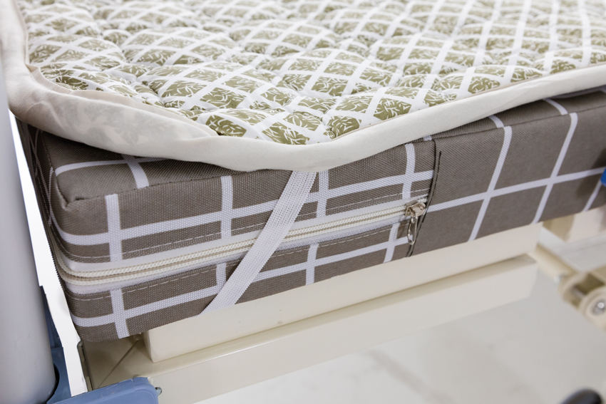 Chránič matraca na polohovaciu posteľ s toaletou Multibed a Home