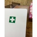 Nástenná biela drevená lekárnička – BEZ NÁPLNE - POŠKODENÝ ROH