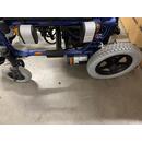 Elektrický invalidný vozík so svetlami, 46 cm - VÝSTAVNÝ KUS, ZNEČISTENÉ PNEUMATIKY/STÚPAČKY