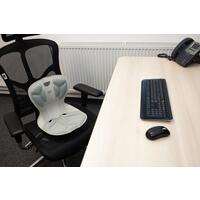 Ergonomická opierka na správne držanie tela Curble Chair Wider, čierna