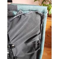 Relaxačné polohovacie kreslo, smaragdovo-zelená látka - ZLÉ PREŠITIE NA PRAVEJ STRANE