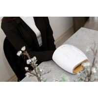 Elektrický masážny prístroj na terapiu rúk