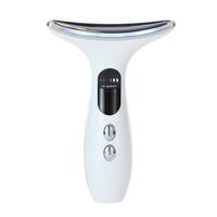 Masážny prístroj na spevnenie a lifting tváre a krku