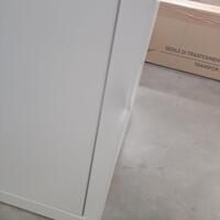 Nočný stolík MEDIK kov - PRIEHLBINA NA ROHU STOLÍKA