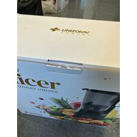 Nízkootáčkový odšťavovač ovocia a zeleniny UNIZDRAV - POŠKODENÝ, VÝSTAVNÝ KUS, POUŽÍVANÝ