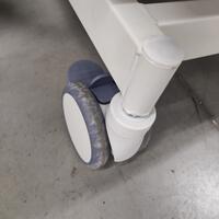 Elektrická  polohovacia posteľ s matracom Multibed - ŠKRABANCE, MIERNE ZNEČISTENÝ MATRAC, ŠPINAVÉ KOLIESKA