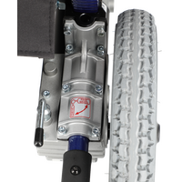 Elektrický invalidný vozík so svetlami, 46 cm - VÝSTAVNÝ KUS, ZNEČISTENÉ PNEUMATIKY/STÚPAČKY