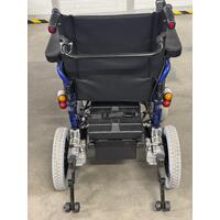 Elektrický invalidný vozík so svetlami, 46 cm - VÝSTAVNÝ KUS, ZNEČISTENÉ PNEUMATIKY/STÚPAČKY