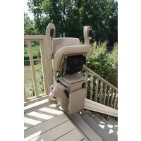 Stoličkový výťah Elite s rovnou koľajnicou