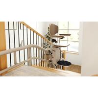 Stoličkový výťah Unizdrav so zatočenou koľajnicou