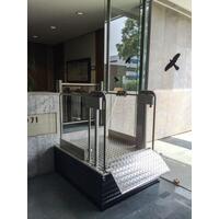 Zvislá zdvíhacia plošina MB 750