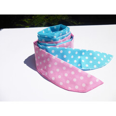 Chladiaca šatka s bodkovaným vzorom