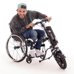 Prídavný pohon pre aktívny invalidný vozík