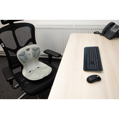 Ergonomická opierka na správne držanie tela Curble Chair Comfy, čierna