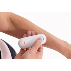 Prístroj na zmiernenie príznakov po uštipnutí hmyzom