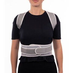 Napomínacia bandáž s výstužou pre správne držanie tela