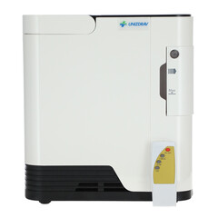 Kyslíkový koncentrátor s hlasovým výstupom UNIZDRAV, 7 l/min, biely