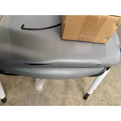 Toaletná stolička výškovo nastaviteľná - NATRHNUTÉ SEDADLO