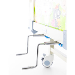 Detská mechanická polohovacia posteľ s matracom UNIZDRAV