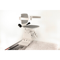 Stoličkový výťah Elan s rovnou koľajnicou