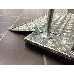 Zvislá zdvíhacia plošina MB 750