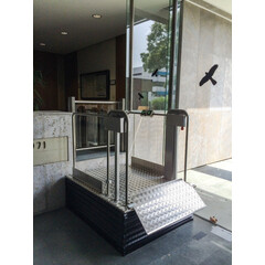 Zvislá zdvíhacia plošina MB 750