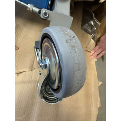 Elektrický zdvihák - ŠKRABANCE NA KONŠTRUKCII