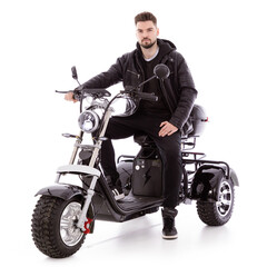 Elektrický Chopper UNIZDRAV PRO trojkolesový – výkonný 2000 W motor (Výstavný kus)