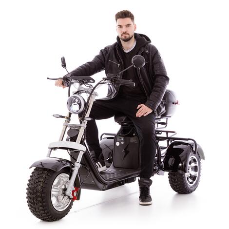 Elektrický Chopper UNIZDRAV PRO trojkolesový – výkonný 2000 W motor - MIERNE ŠKRABANCE, NAJAZDENÝCH 46 KM, NEMÁ NABÍJAČKU