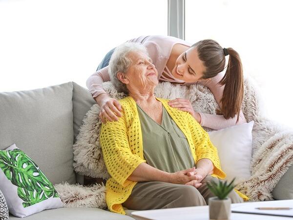 Starostlivosť o seniorov v domácom prostredí: ako sa postarať o (pra)rodičov