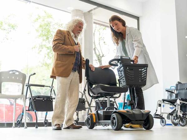 Sloboda pohybu: ako vybrať elektrické vozidlo pre seniora