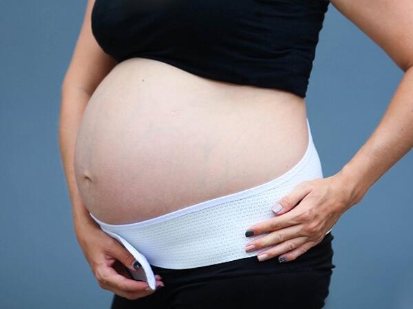 Prečo používať tehotenský podporný pás