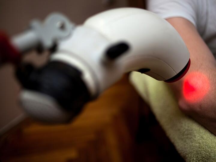 Účinky infralampy: objavte benefity liečby svetlom