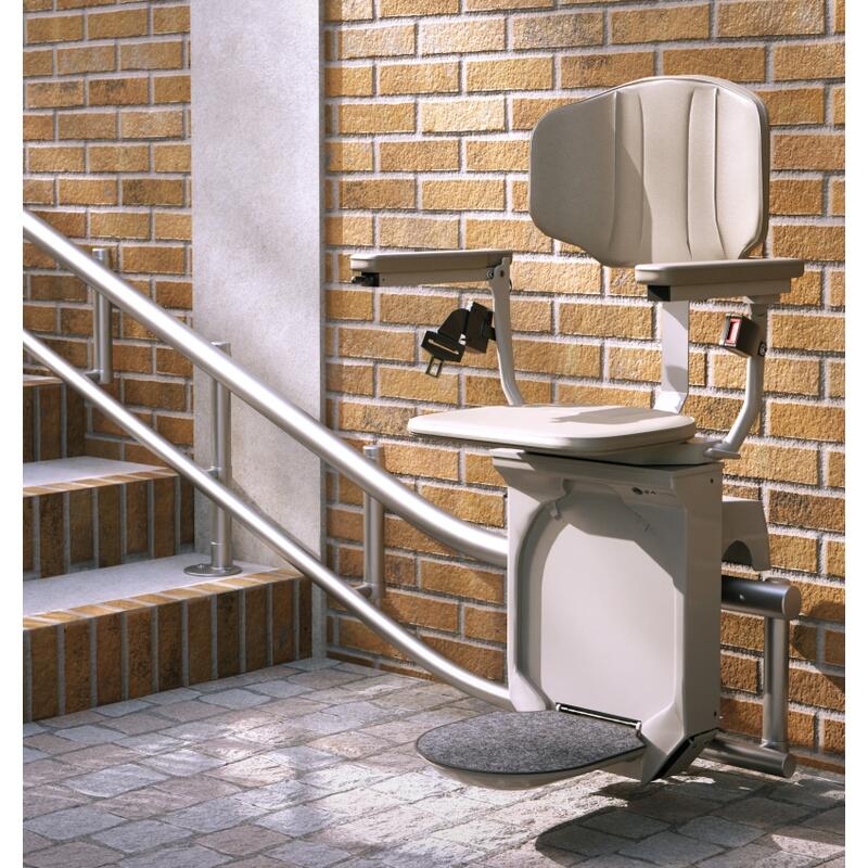 Stoličkový výťah Unizdrav so zatočenou koľajnicou
