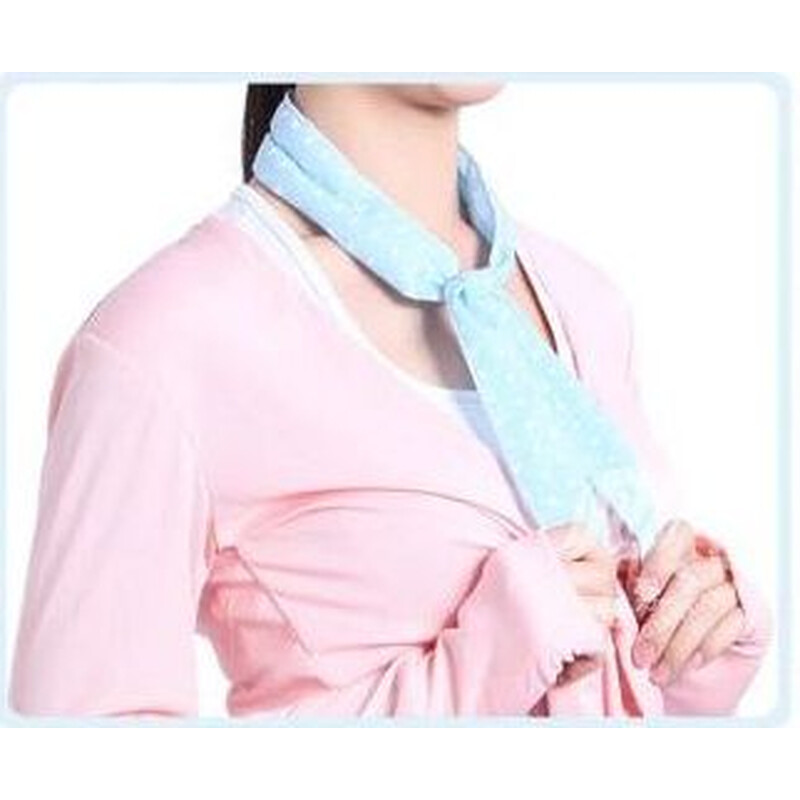 Chladiaca šatka s bodkovaným vzorom