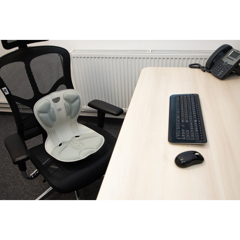 Ergonomická opierka na správne držanie tela Curble Chair Comfy, čierna