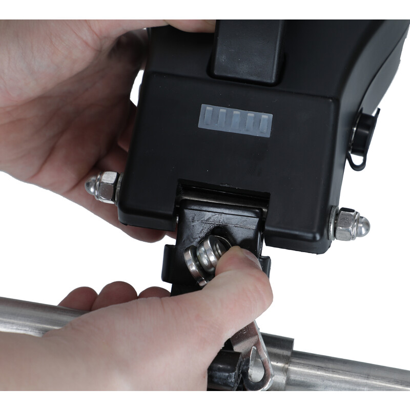 Elektrický prídavný pohon k invalidnému vozíku určený pre doprovod