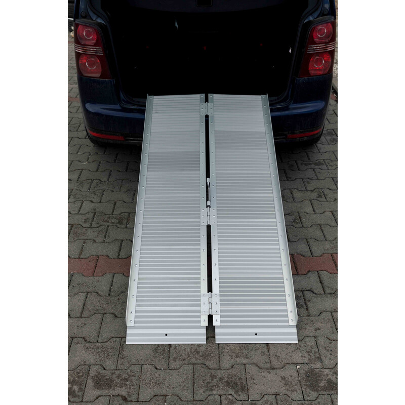 Sklápacia nájazdová rampa, 150 cm