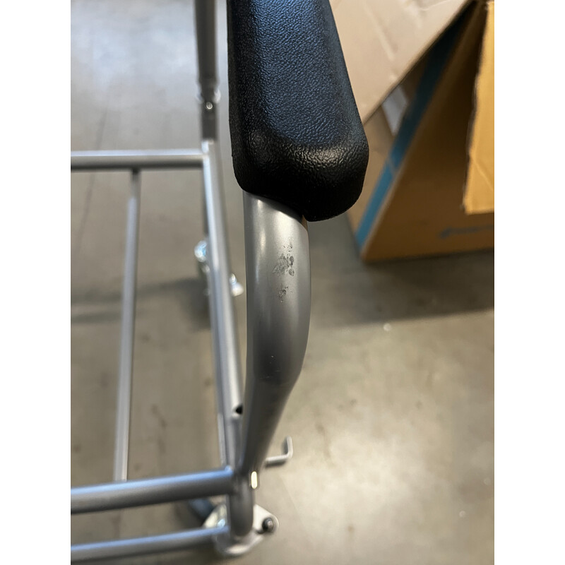 Toaletné kreslo pojazdné  Komoda 45 - MIERNE ŠKRABANCE NA KONŠTRUKCII