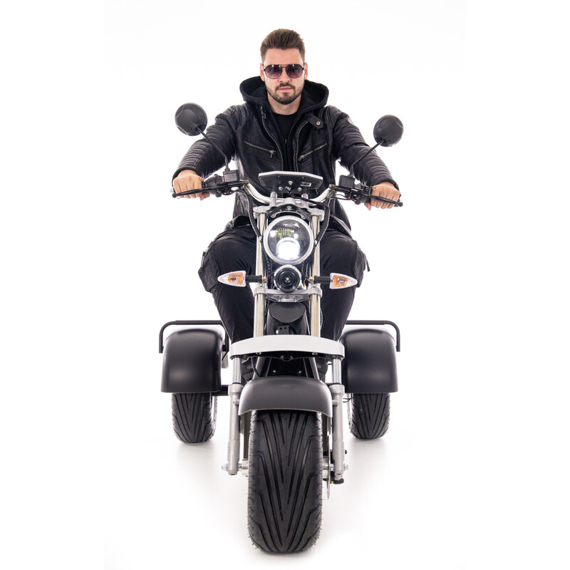 Elektrický CHOPPER UNIZDRAV PRO trojkolesový – výkonný 2000 W motor - NAJAZDENÝCH 56 KM, MIERNE ŠKRABANCE NA BLATNÍKU