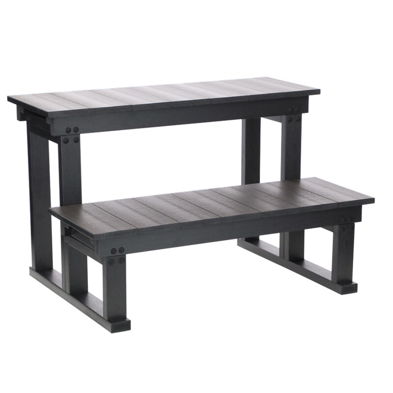 Dvojstupňové schodíky k vírivke