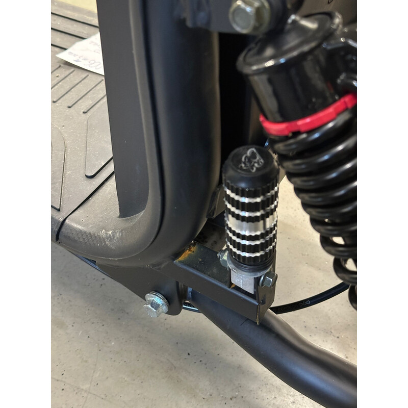 Elektrický Chopper UNIZDRAV PRO trojkolesový – výkonný 2000 W motor (Používaný kus)