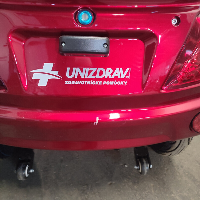 Elektrický dvojmiestny skúter CHAMPION DUO pre seniorov a imobilných – výkonný 1000 W motor - MIERNE ŠKRABANCE NA ZADNOM NÁRAZNÍKU