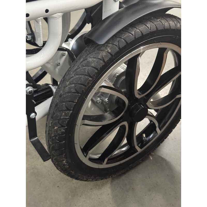 Elektrický invalidný vozík AT52304 - ŠKRABANCE, POUŽÍVANÝ